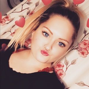 Meet your Posher, Deelaina